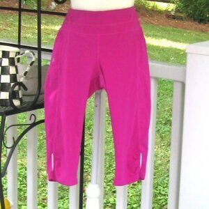 Athleta Chaturanga capri crop leggings has pockets Medium stretch luxury soft